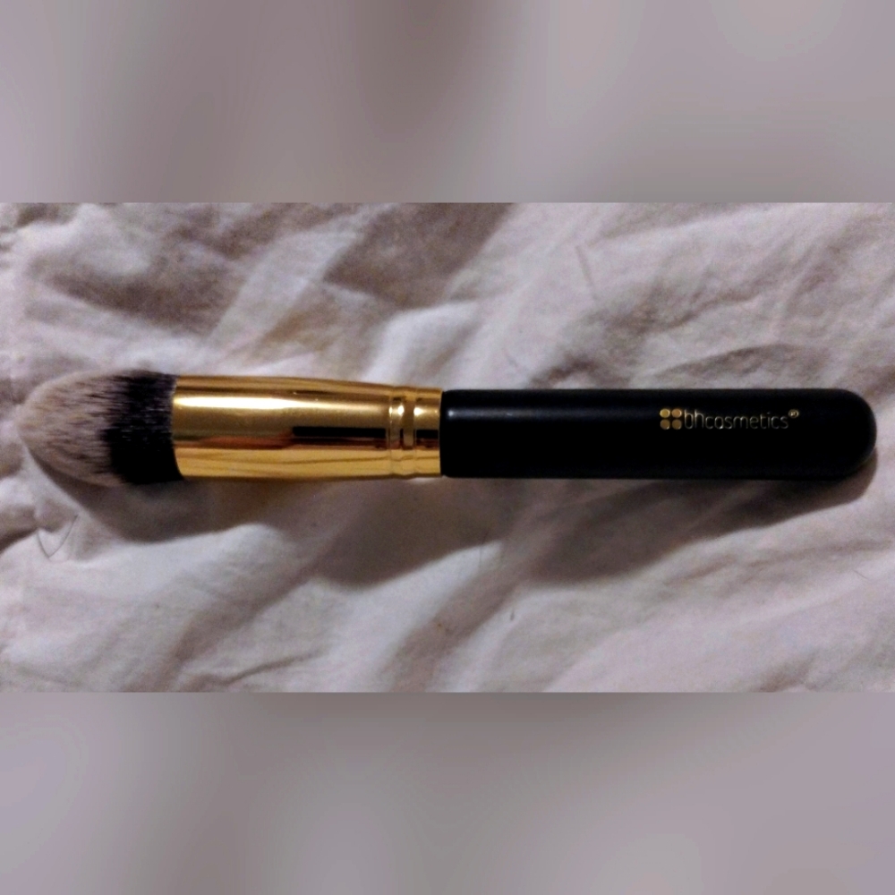 BH Cosmetics Tapered Contouring Face Brush